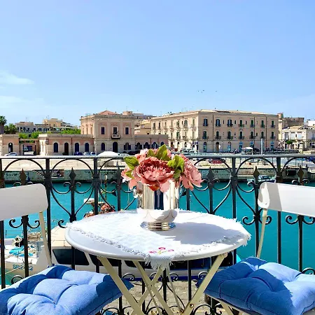 18, Casa Di Charme In Ortigia Holiday home *